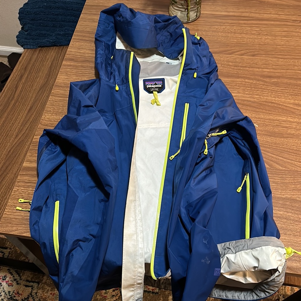 Men’s Large Patagonia Rain Coat - Picture 5 of 6